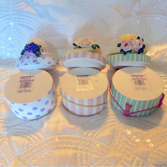 “Hat Box” Trinket Boxes by Twos Company. Set of 3 - Picture 2 of 9